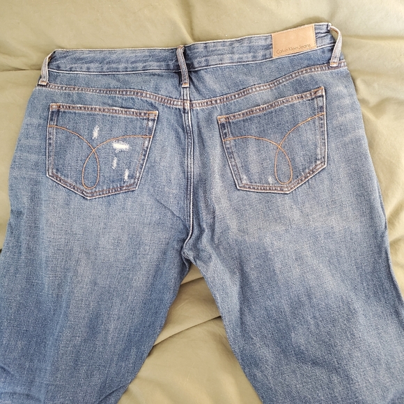 Calvin Klein Slim Boyfriend Jeabs - Picture 2 of 3